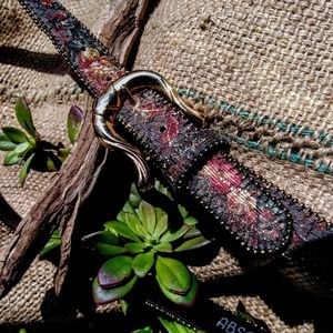 Vintage 80's tapestry belt with gold accents